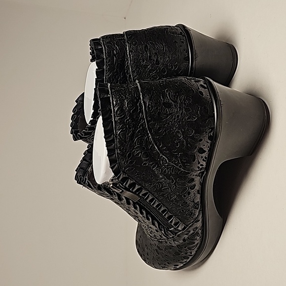 Alegria Hannah Delicut Black Embossed Leather Ankle Bootie Boots Size 40 Comfort - Picture 6 of 16